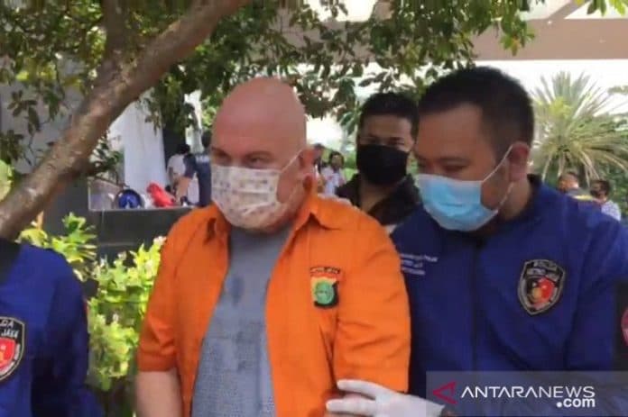 buronan_fbi_ini_ternyata_cabuli_puluhan_perempuan_remaja_di_indonesia