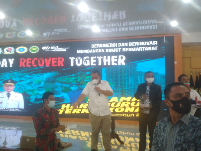 buruh_dan_pengusaha_berbagi_keceriaan_di_hari_buruh