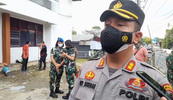 buruh_pt_wgm_ada_yang_jatuh_pingsan_kapolres_siantar_kepulangan_para_buruh_difasilitasi