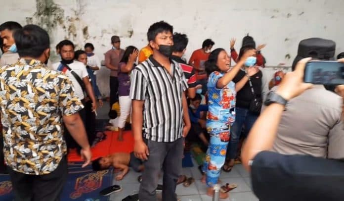 buruh_pt_wgm_dairi_berteriak_histeris_tinggalkan_kantor_uptd_disnaker_sumut_siantar