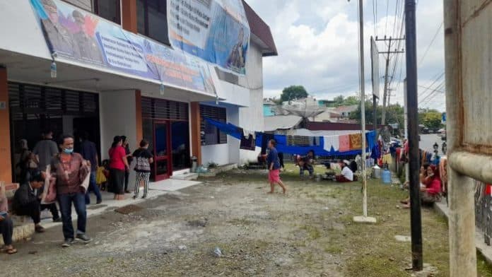 buruh_pt_wgm_ricuh_dengan_polisi_dan_satpol_pp_di_kantor_disnaker_sumut_upt_siantar_ini_penyebabnya