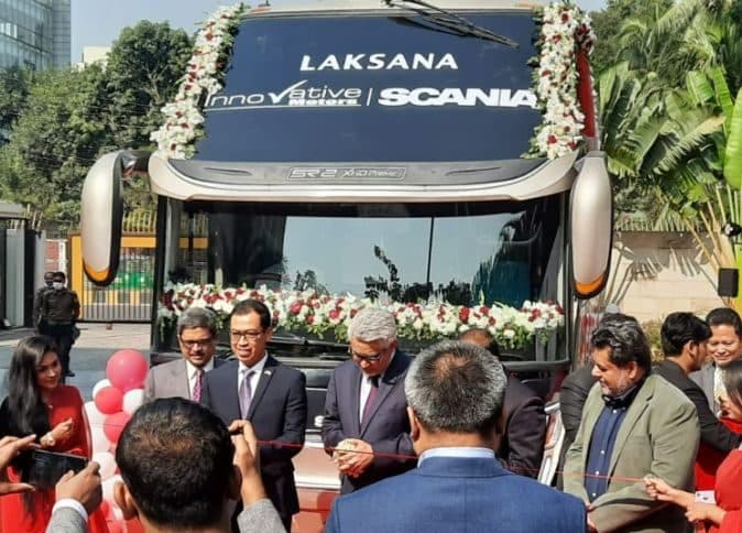 bus_buatan_indonesia_beroperasi_di_bangladesh