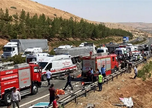 bus_dan_ambulans_tabrakan_di_turki_15_tewas_22_terluka