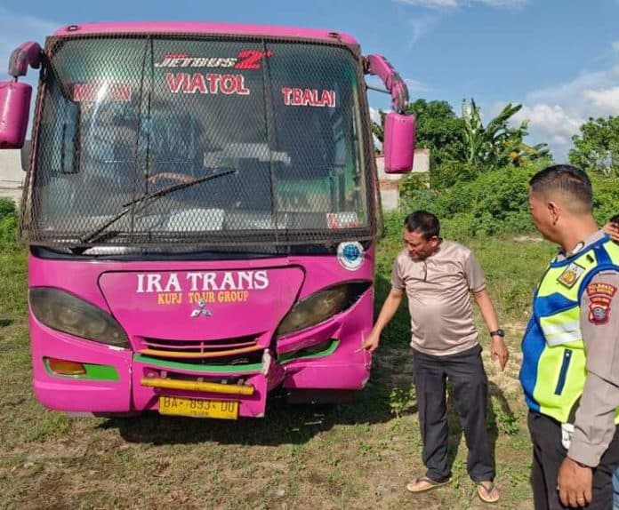 bus_ira_trans_kontra_scoopy_ridawati_tewas_di_depan_tol_paluh_kemiri