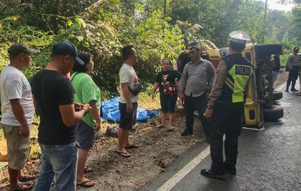 bus_pt_lalupa_karona_terbalik_di_pondok_buluh_10_penumpang_luka_luka
