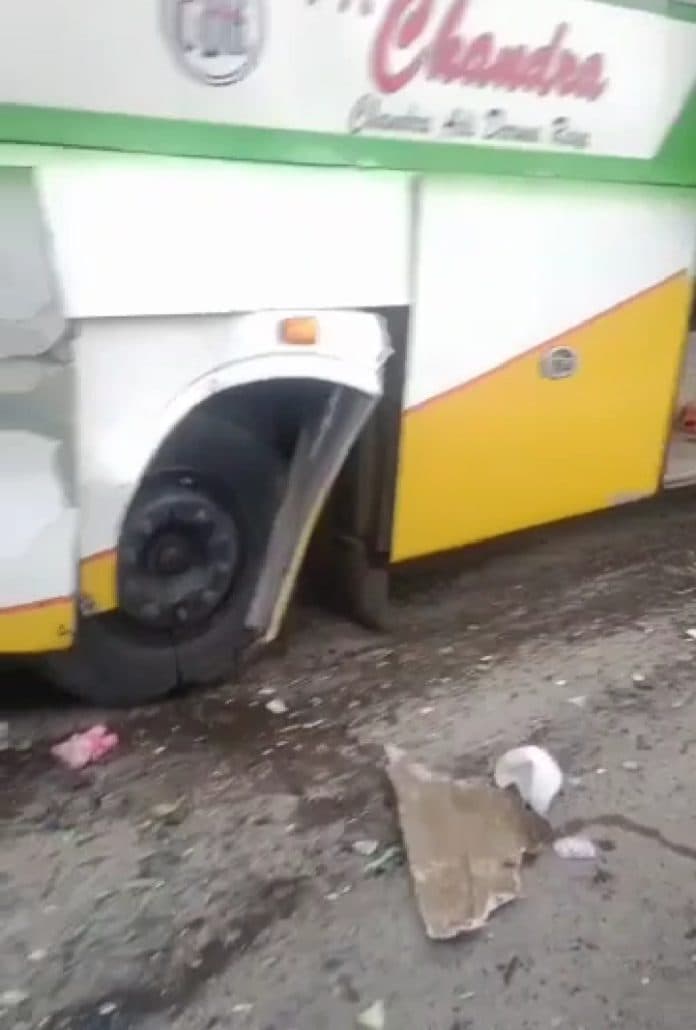 bus_tabrak_belakang_tronton_di_tol_perbaungan_dua_orang_tewas