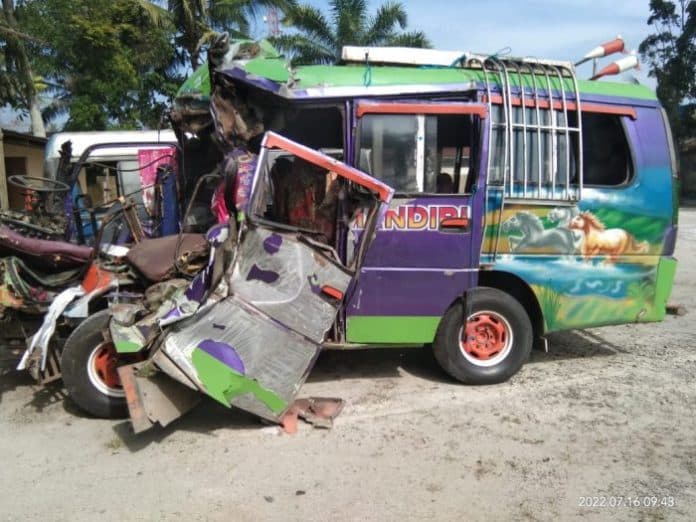 bus_tabrak_truk_berhenti_di_asahan_2_penumpang_tewas_dan_sopir_melarikan_diri