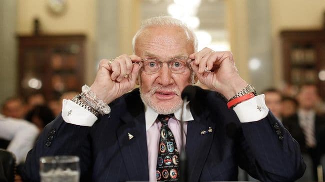 buzz_aldrin_sang_penakluk_bulan_menikah_di_usia_93_tahun