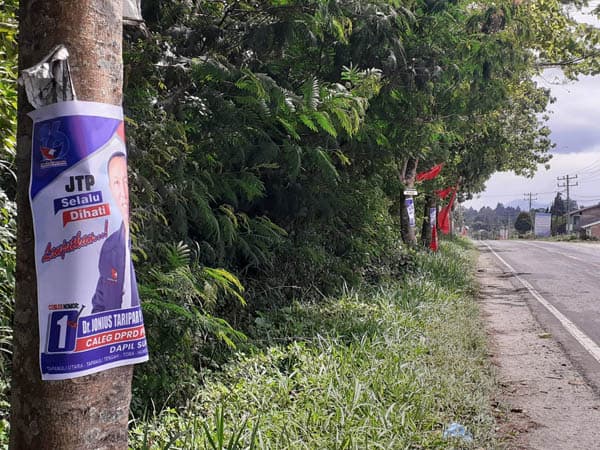 caleg_manfaatkan_pohon_untuk_fasilitas_kampanye_di_taput_ini_kata_bawaslu
