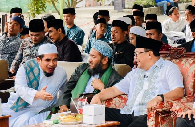 calon_bupati_asri_ludin_disambut_hangat_ulama_di_hari_santri_nasional