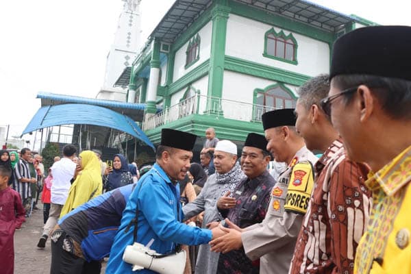 calon_jemaah_haji_dari_karo_diberangkatkan_ke_asrama_haji_medan