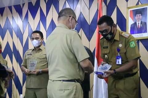camat_medan_belawan_raih_penghargaan_sensus_penduduk_online_2020