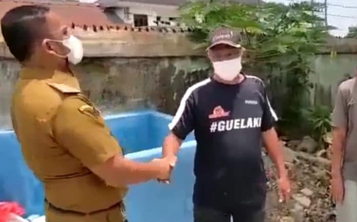 camat_siantar_barat_bangun_tpss_dana_swadaya_untuk_masyarakat