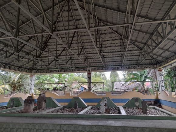 camat_tanah_jawa_rencanakan_pugar_makam_tuan_raja_sang_madjadi