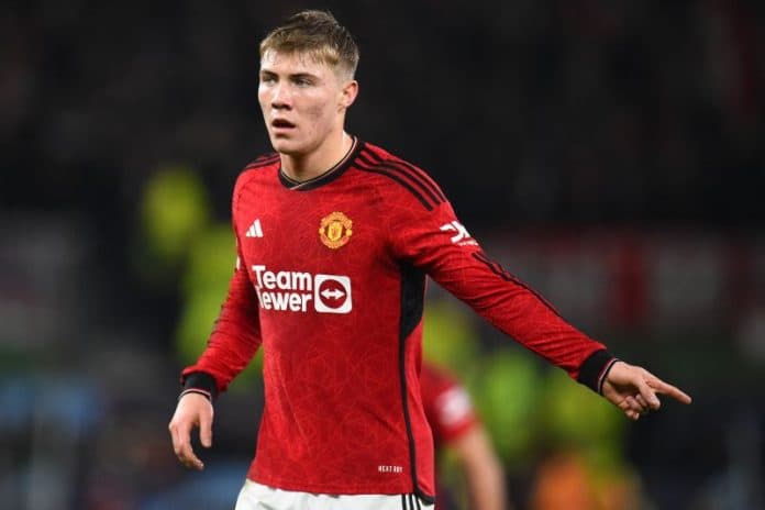 cedera_otot_rasmus_hojlund_abseb_membela_manchester_united