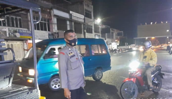 cegah_aksi_premanisme_dan_balap_liar_personel_polsek_siantar_timur_gelar_patroli_malam