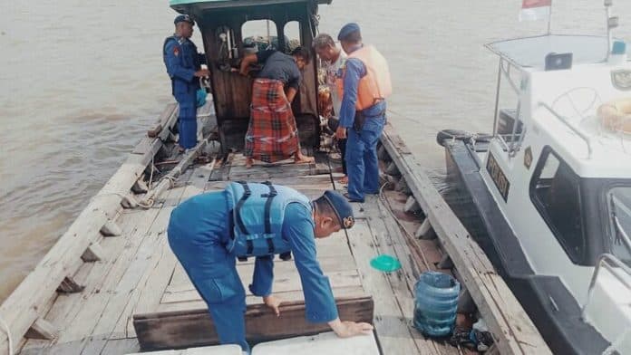 cegah_barang_ilegal_masuk_polairud_polres_tanjungbalai_patroli_perairan