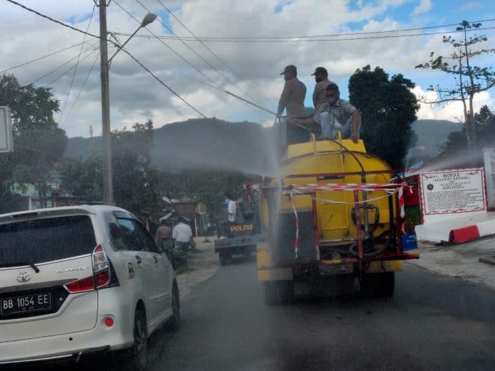 cegah_covid_19_pt_tpl_semprot_desinfektan_kota_silaen