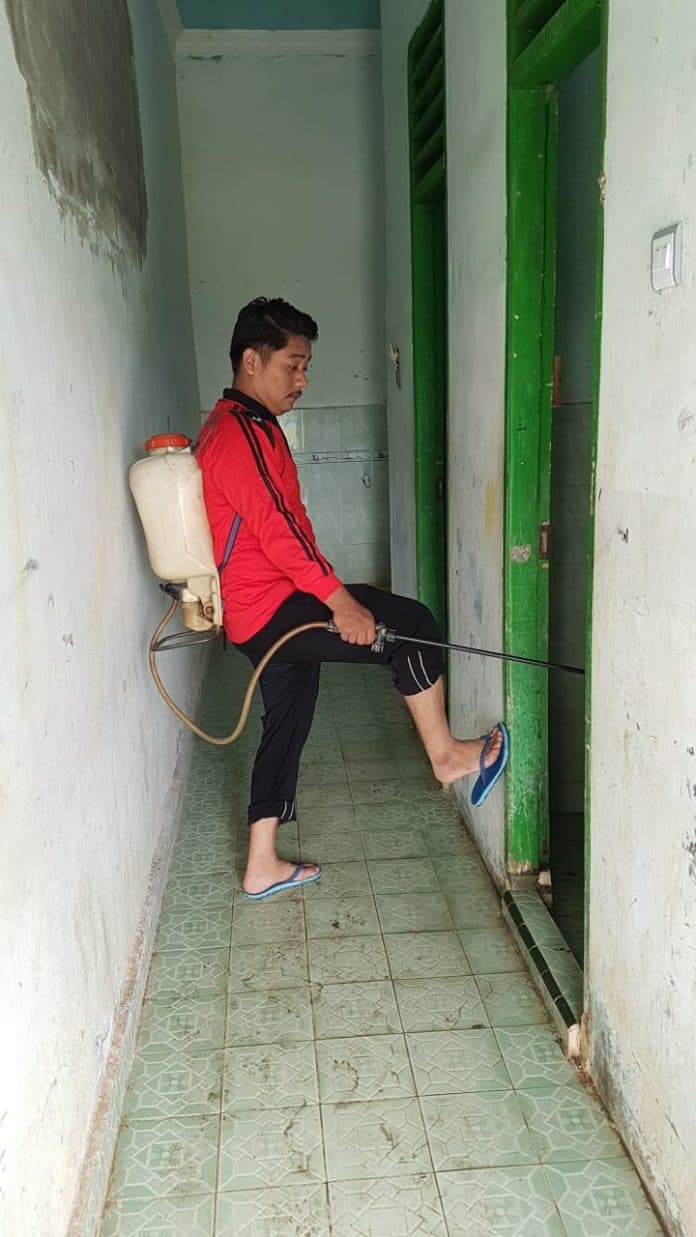 cegah_covid_19_uptd_smpn_2_nibung_hangus_lakukan_penyemprotan_disinfektan