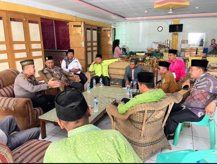 cegah_gangguan_kamtibmas_polsek_lima_puluh_koordinasi_dengan_ormas_islam