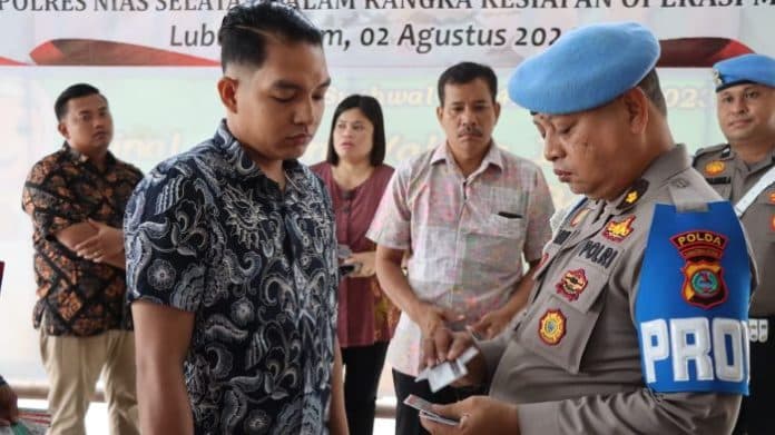 cegah_judi_online_propam_polda_sumut_periksa_ponsel_personel_polresta_deli_serdang