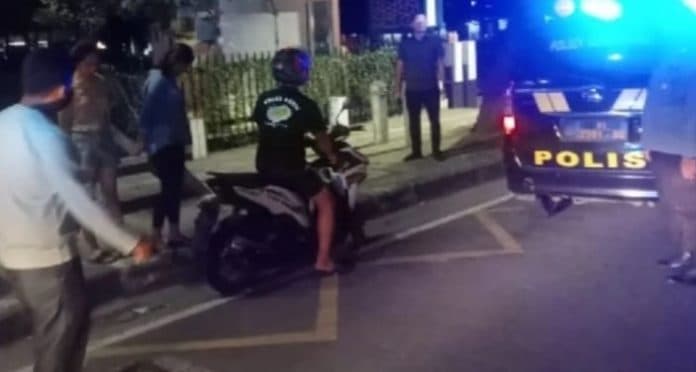 cegah_kejahatan_jalanan_polsek_medan_baru_gelar_patroli_malam_hari
