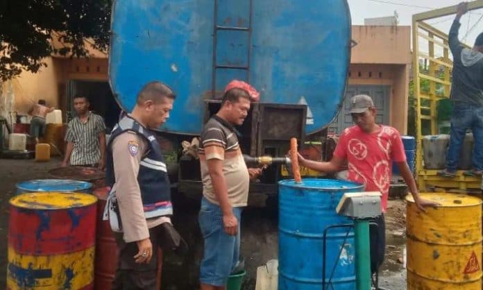 cegah_kelangkaan_minyak_goreng_polisi_sambangi_toko_di_tebing_tinggi