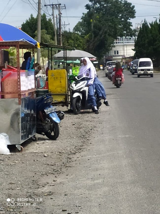 cegah_kerumunan_disdik_larang_pkl_berjualan_selama_ptm_berlangsung