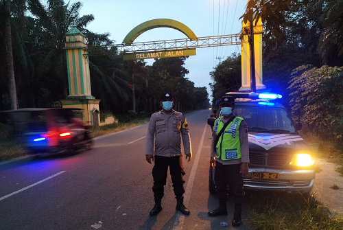 cegah_kerumunan_warga_polsek_perbaungan_gelar_patroli_asmara_subuh