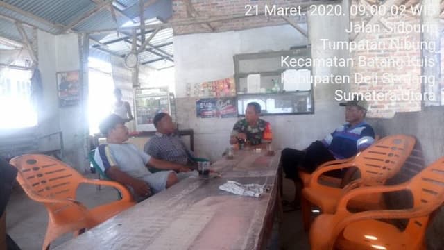 cegah_korona_babinsa_23beringin_komsos_dengan_warga