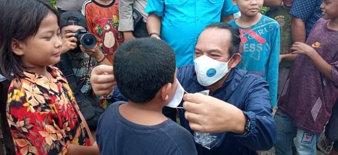 cegah_penyebaran_covid_19_bnn_pusat_bagikan_masker_di_medan
