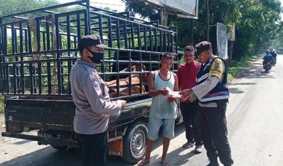 cegah_penyebaran_pmk_polisi_perketat_pemeriksaan_kendaraan_ternak_di_tebing_tinggi