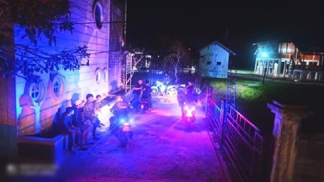 cegah_tawuran_hingga_aksi_premanisme_polsek_labuhanruku_dan_indrapura_gelar_patroli_malam
