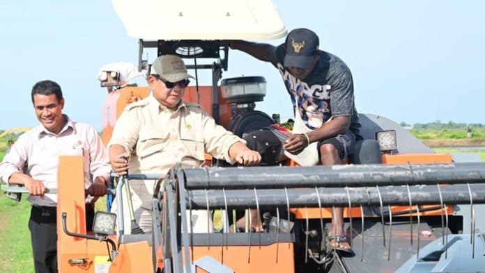 cek_persiapan_demplot_prabowo_pantau_area_program_lumbung_pangan_di_merauke