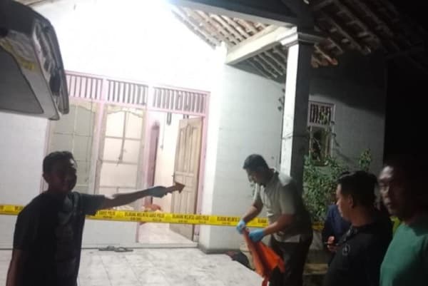cekcok_berujung_maut_seorang_pria_ditikam_anak_tirinya_hingga_tewas