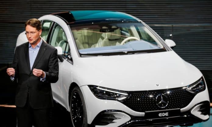ceo_mercedes_prediksi_krisis_chip_berlanjut_hingga_2023