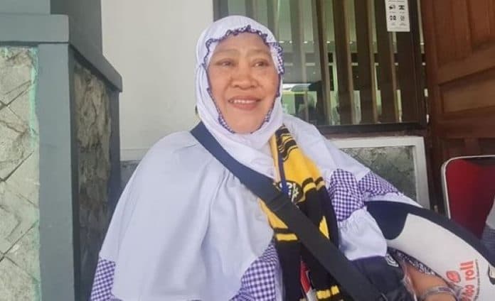cerita_sauni_harus_menunggu_12_tahun_baru_terbang_ke_tanah_suci