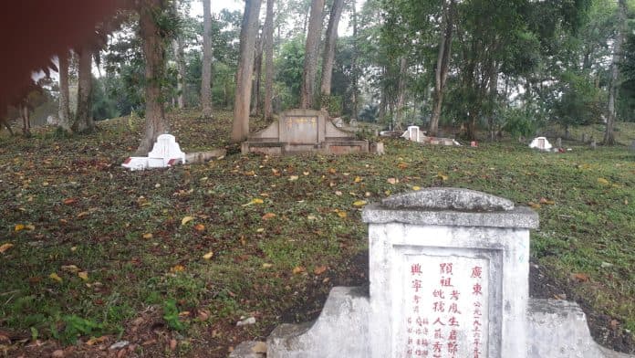 cheng_beng_ditiadakan_pekuburan_tionghoa_sepi