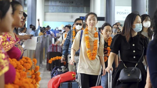 china_akan_kembali_keluarkan_berbagai_visa_untuk_orang_asing_mulai_15_maret