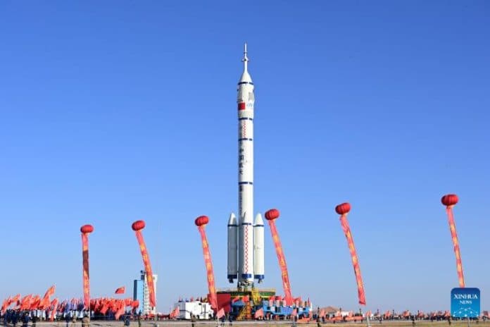 china_luncurkan_awak_shenzhou_19_ke_luar_angkasa