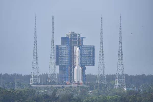 china_sukses_daratkan_pesawat_tanpa_awak_di_sisi_jauh_bulan