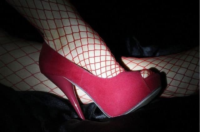 cinta_palsu_dibayar_uang_palsu