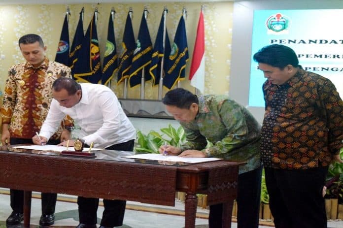 ciptakan_persaingan_usaha_sehat_pemprov_sumut_layak_terima_kppu_award
