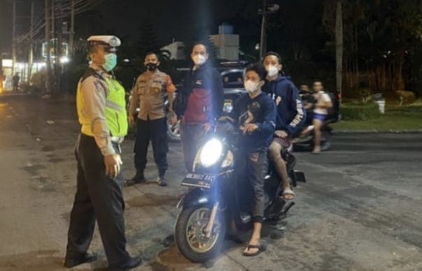 ciptakan_rasa_aman_polsek_tuntungan_gelar_patroli_asmara_subuh