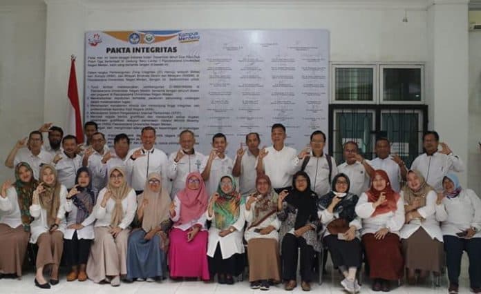 civitas_akademika_unimed_sepakat_membangun_zona_integritas
