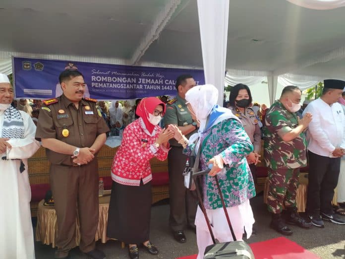 cjh_asal_pematangsiantar_berangkat_di_kloter_7_bersama_medan_dan_langkat