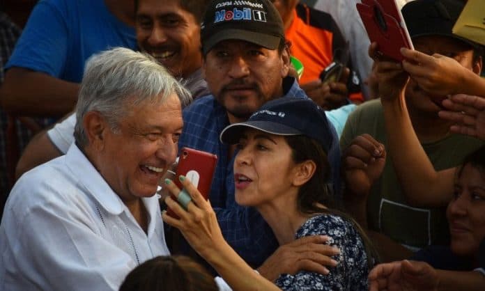 corona_picu_krisis_di_meksiko_presiden_donasikan_seperempat_gaji