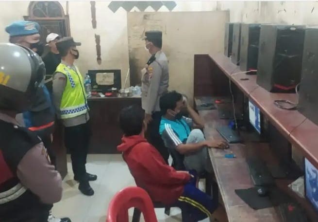 covid_19_belum_usai_polisi_gelar_patroli_cipta_kondisi_di_tebing_tinggi