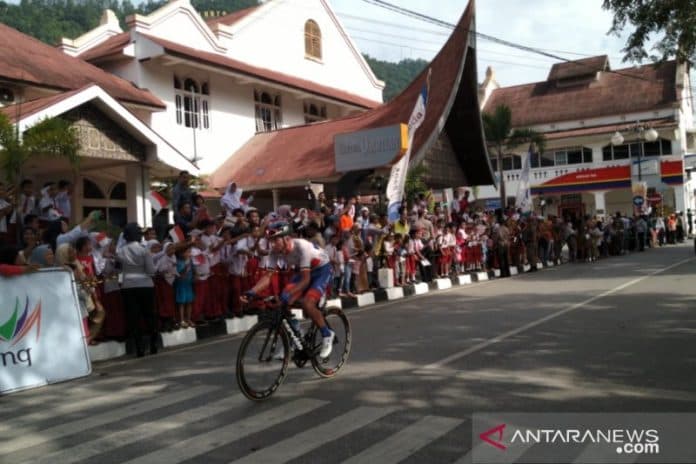 cristian_reaileanu_tercepat_di_etape_iv_tour_de_singkarak_2019