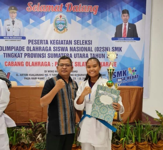cristine_sinaga_siswi_smkn_1_siantar_juara_2_cabang_karate_ajang_o2sn_tingkat_provinsi